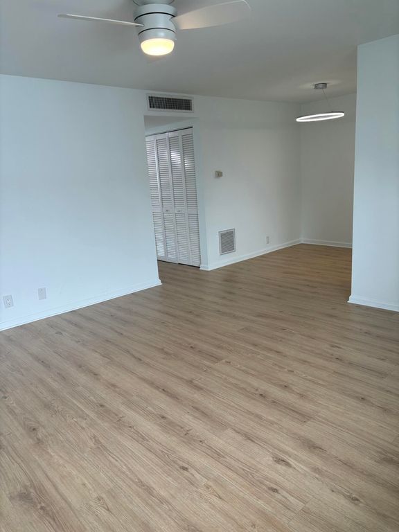 2860 NE 14th St #404D, photo 2