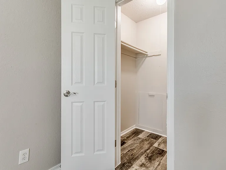 Riverpark - Walk-In Closet