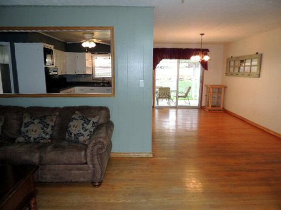 4th image of 9 Larkin St