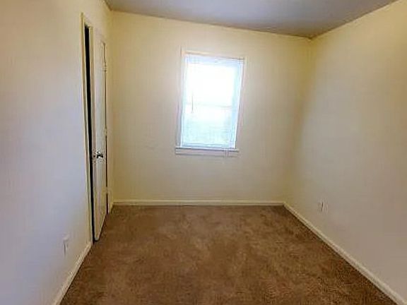 3rd image of 1904 Warren Ave APT F