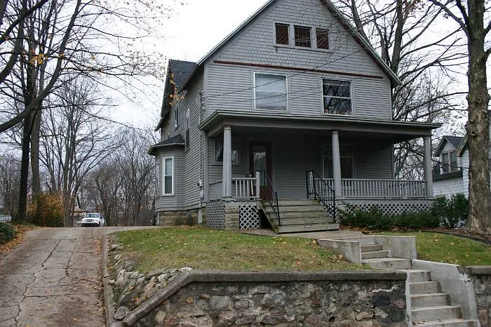 958 Grant St photo 1