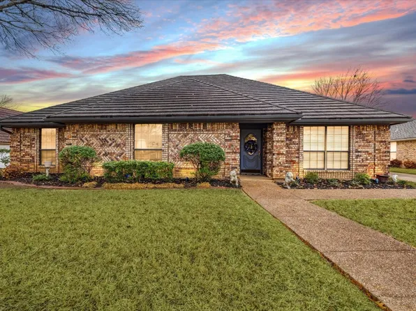 3113 Woodridge Dr, Hurst, TX 76054