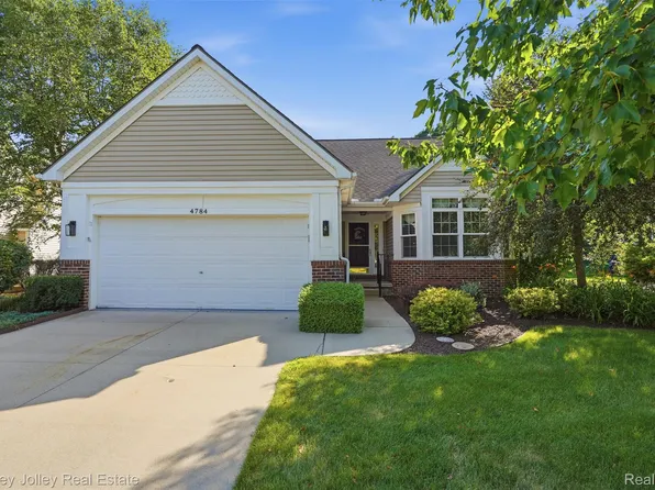 4784 New Haven Dr, Howell, MI 48843