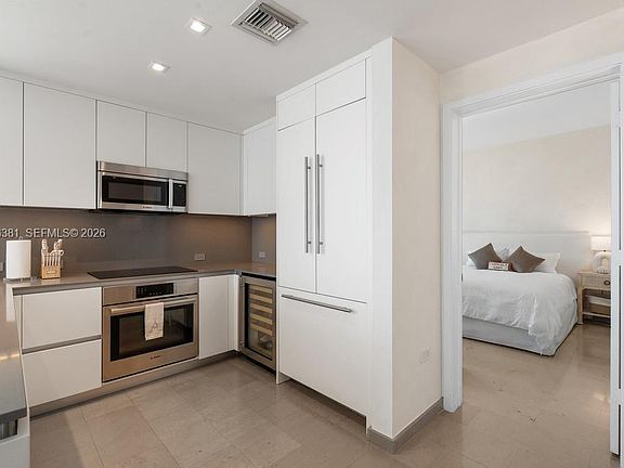 4th image of 68 SE 6th St APT 1701