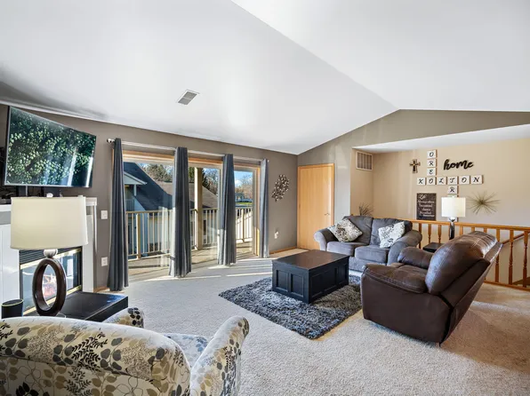 967 Roseland Dr, Kewaskum, WI 53040