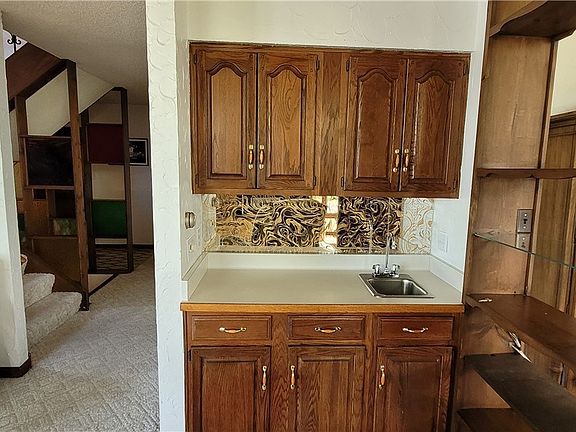 4th image of 699 Niagara St