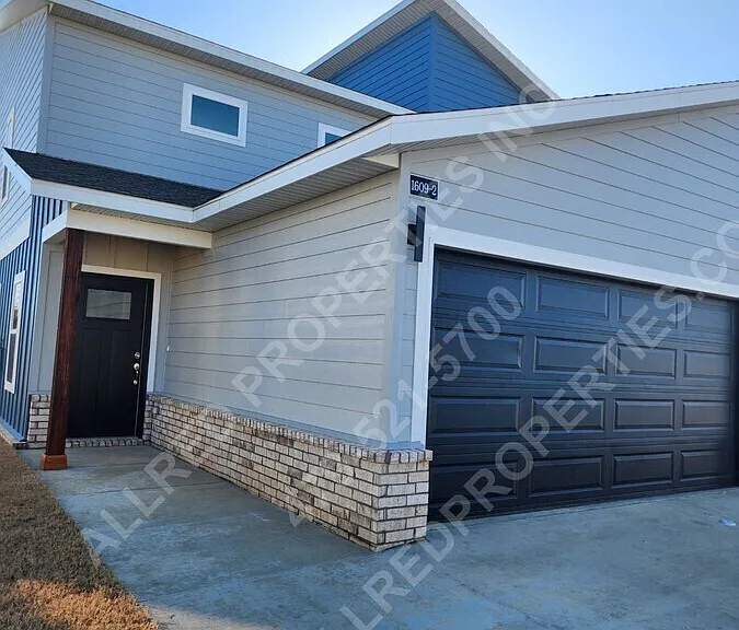 1609 SW Casuarina Dr #2 — Photo 2