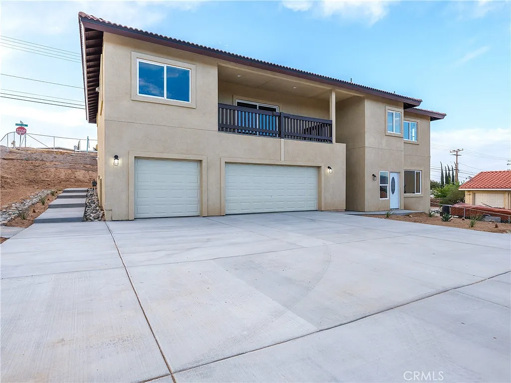 5 bed, 4.5 bath, 3205 sqft, $3,950 — Photo 3