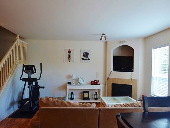 Living Room w/fireplace