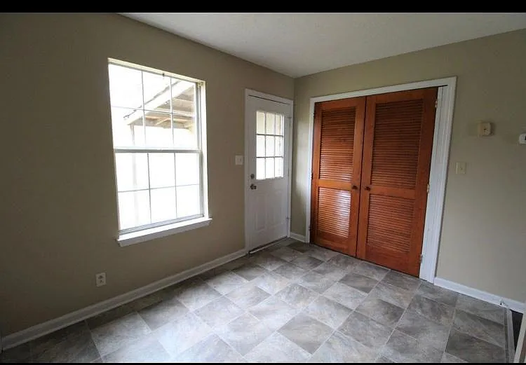 2447 Caroline Dr #C — Photo 7