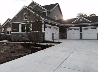 9069 Hopewell Dr NE, Rockford, MI 49341