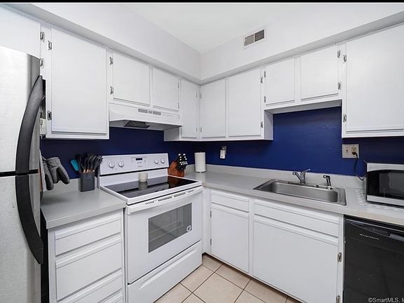 3rd image of 118 Candlewood Dr Unit 118