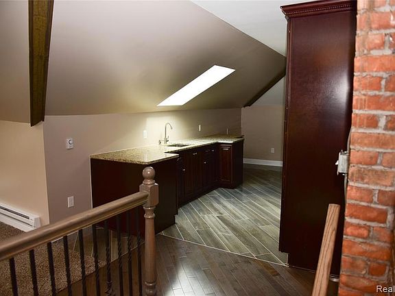 3rd image of 3716 Lincoln Ave Unit 5