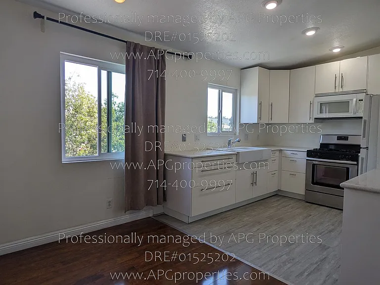 636 E Birch St #E — Photo 15