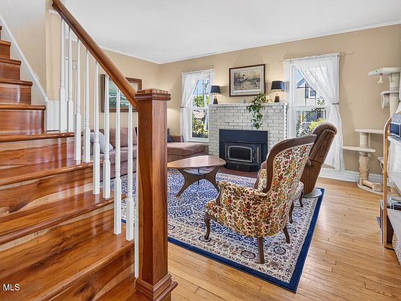 3rd image of 409 Riverside Avenue