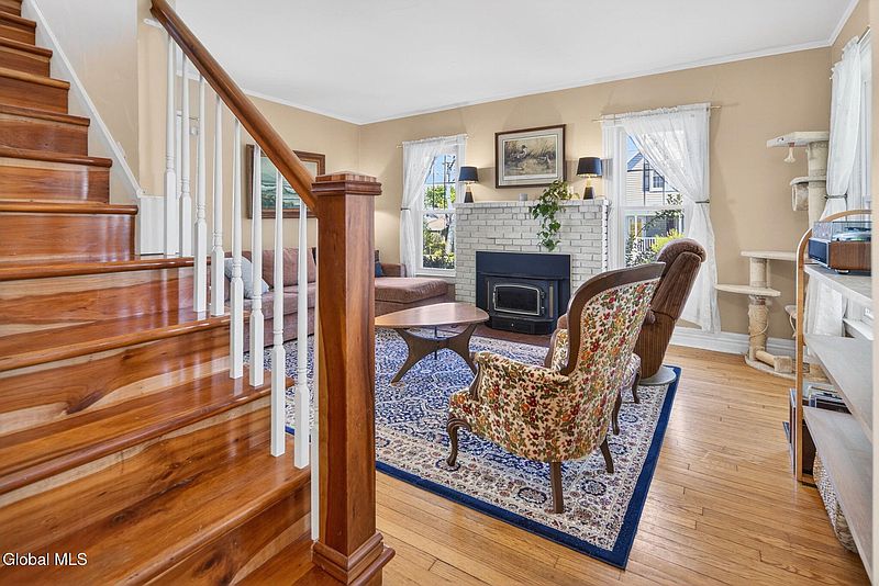 3rd image of 409 Riverside Avenue