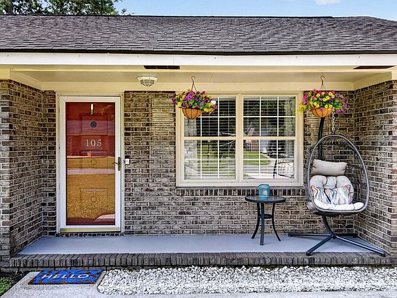 3rd image of 105 Beatrice Ln