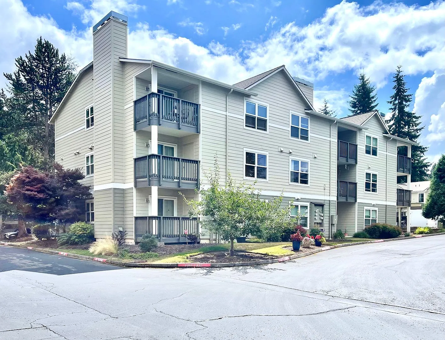Kirkland 2BR Condo for Rent — Photo 2
