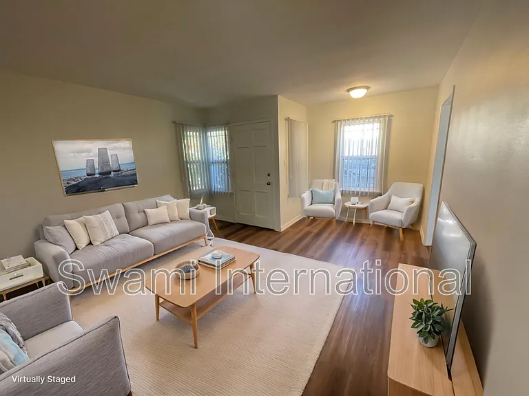 724 W 80th St — Photo 1