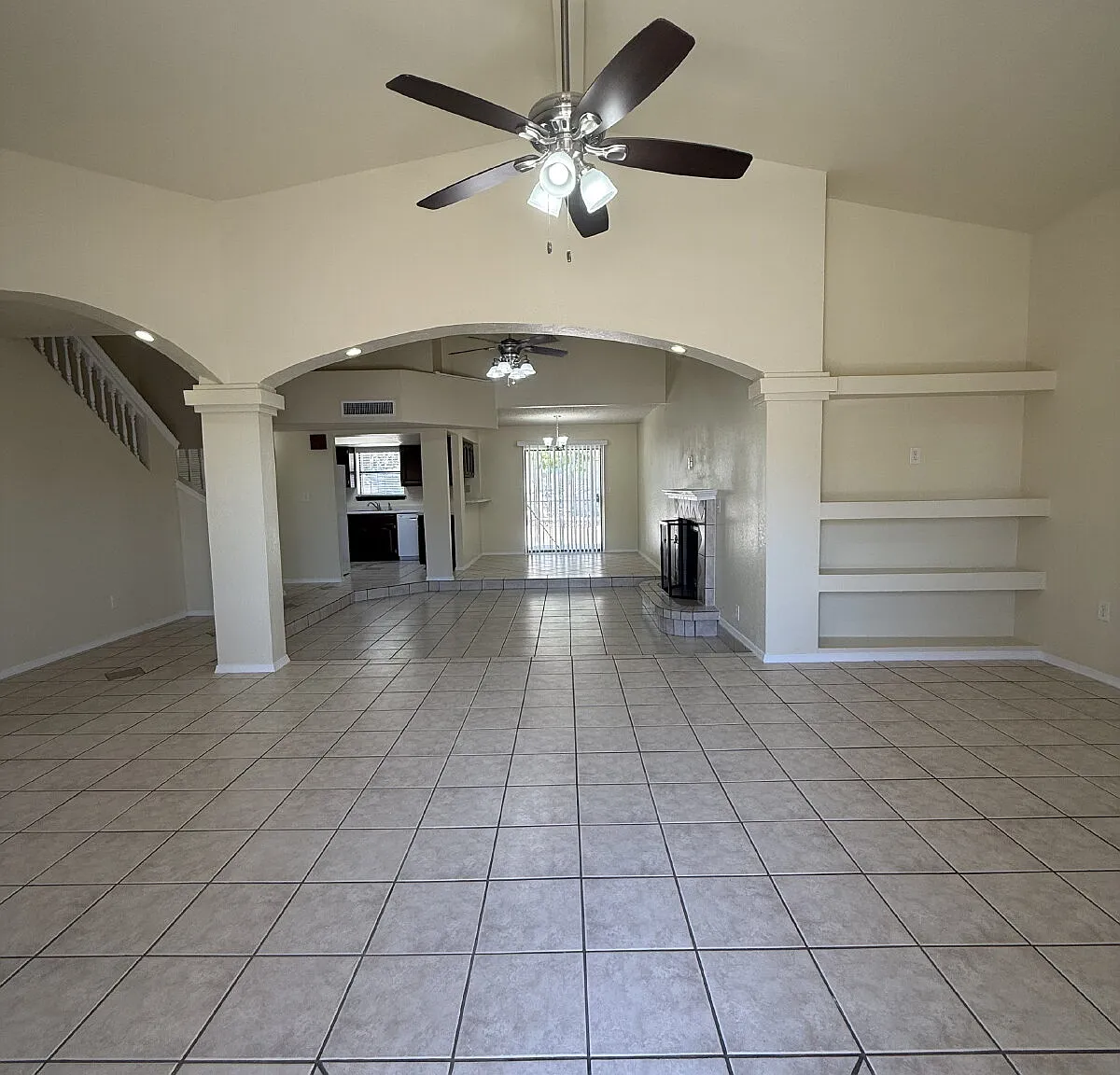 3 bed, 2.0 bath, 2801 sqft, $1,950 — Photo 4