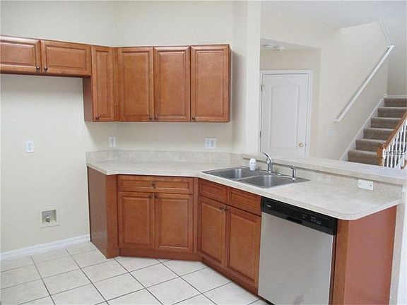 4th image of 1204 Blackheath Ct