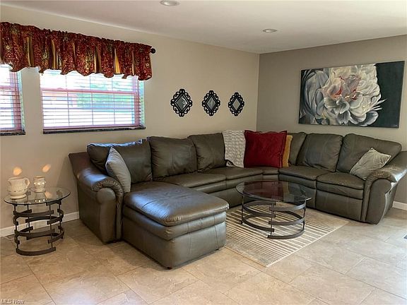 3rd image of 65 Cherry Hill Ln