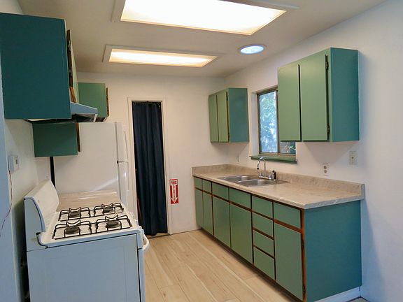 2nd image of 485A Forest Ave #A