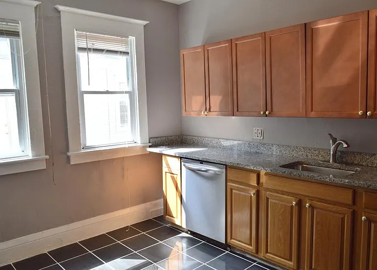 1418 E Genesee St — Photo 2