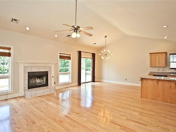 2nd image of 1519 NE Young Ave