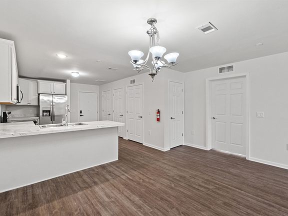 4th image of 162-170 S Orange Ave #206