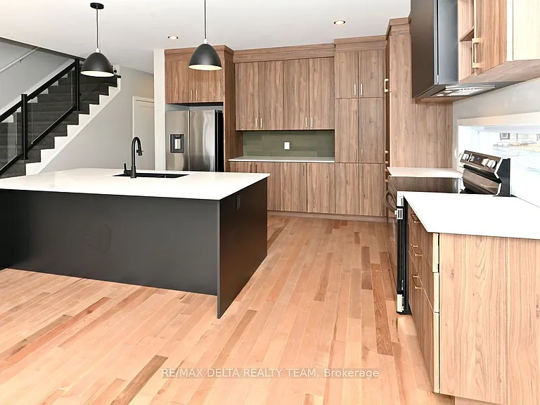 463 Denis St — Photo 8