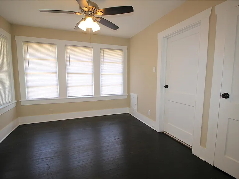2616 Oakcliff St — Photo 9