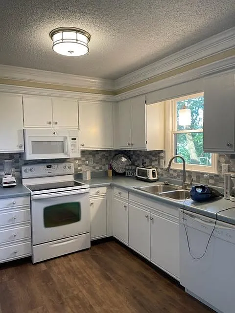 Building Photo - 348 River Rd #A5
