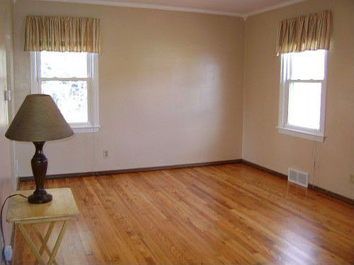 5th image of 10 Perkins Ave