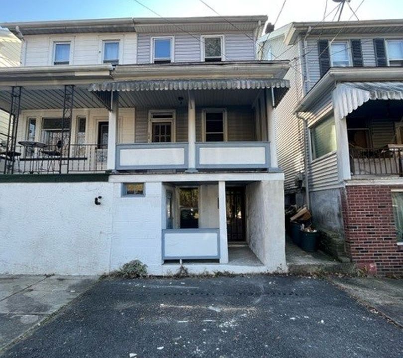 1st image of 218 W Ridge St