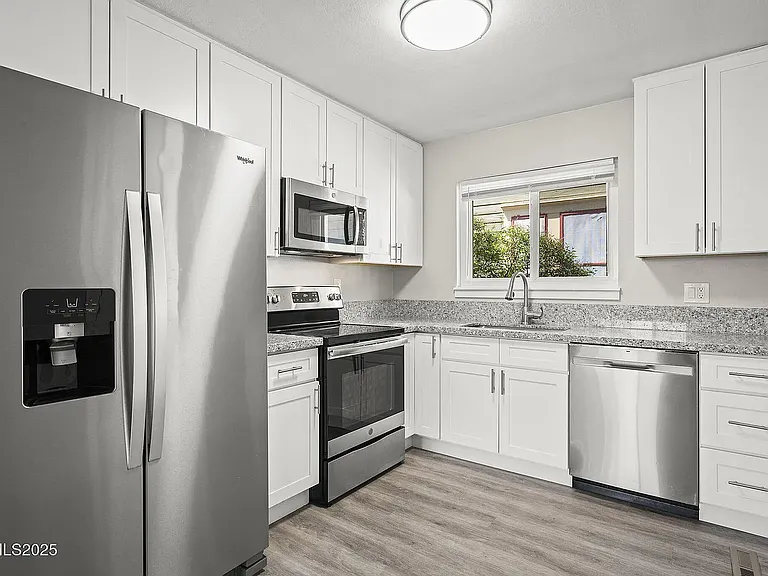 1227 Gordon Ave #A — Photo 11
