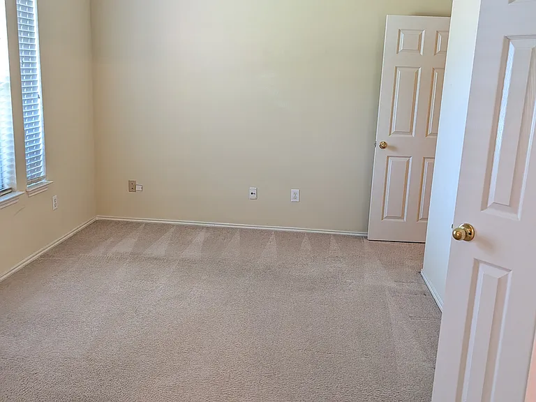 817 Snapdragon Ln — Photo 8