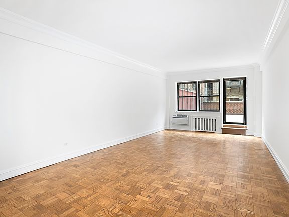 3rd image of 225 E 70th St APT 1B