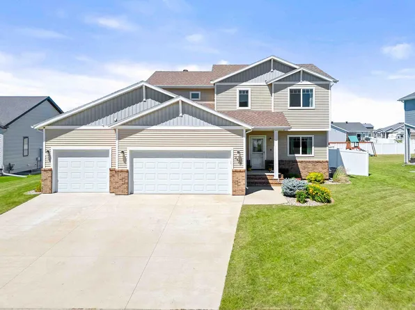 2420 Harbor Ln W, West Fargo, ND 58078