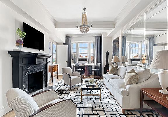 3rd image of 302 W 12th St APT 17B