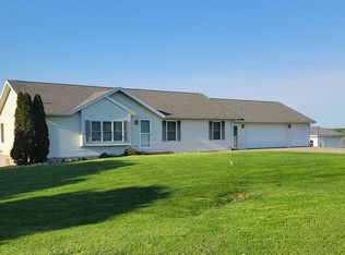 2493 Highway 6 Trl, Marengo, IA 52301