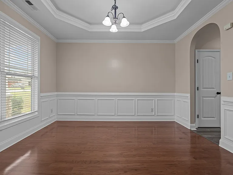 133 Lockwood Dr — Photo 5