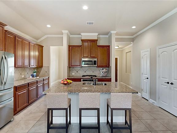 5th image of 220 Dragonfly Dr
