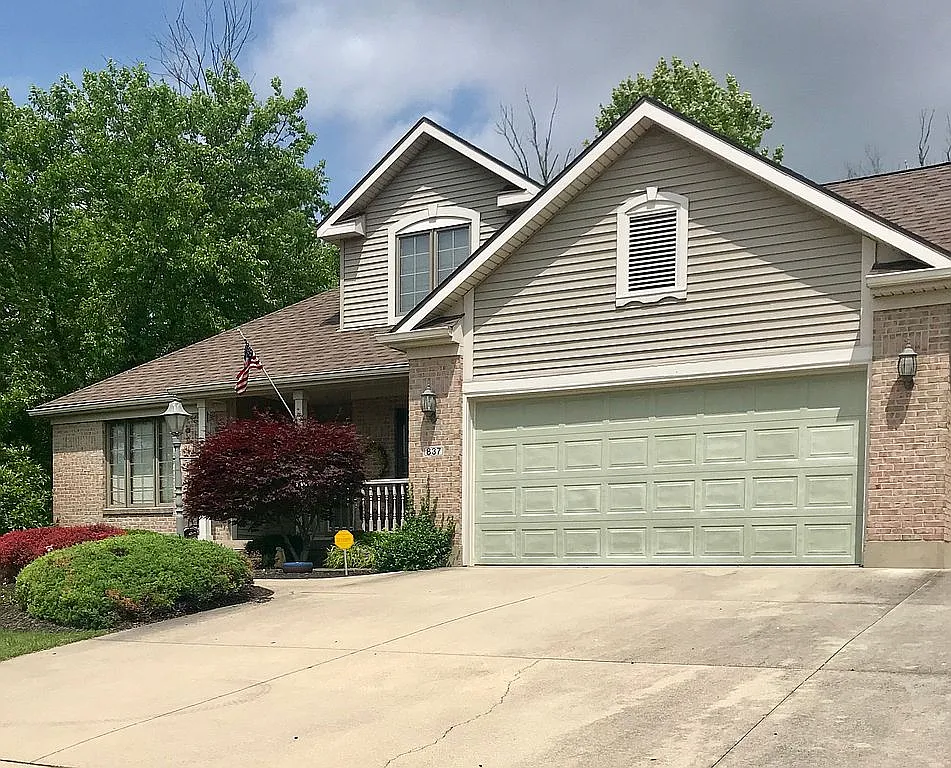 837 Rosewood Dr photo 1