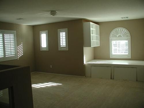 5th image of 9132 Doane Ave