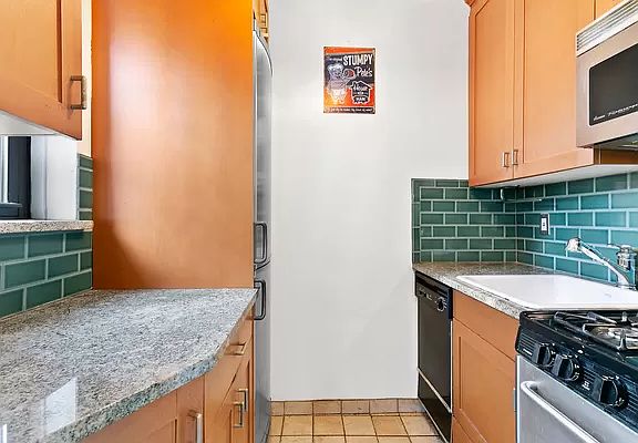 3rd image of 126 W 96th St APT 5E