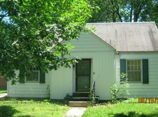 328 Jefferson Ave, Flora, IL 62839