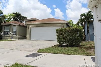 3rd image of 909 NW 3rd Ave