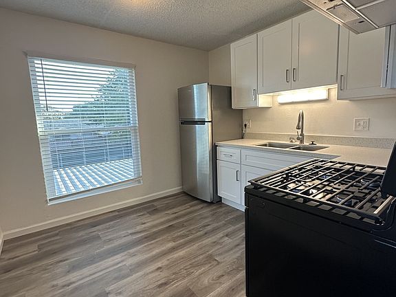 4th image of 2236 Hillsborough Ct #8-1