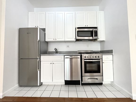 4th image of 53 W 72nd St APT 3J